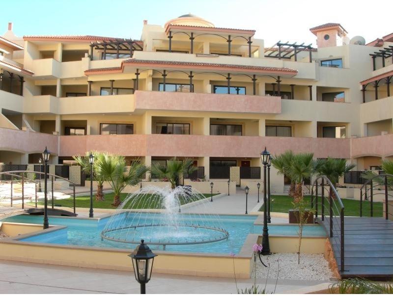 Queens Gardens By The Sea, Pool And Mall Apartament *