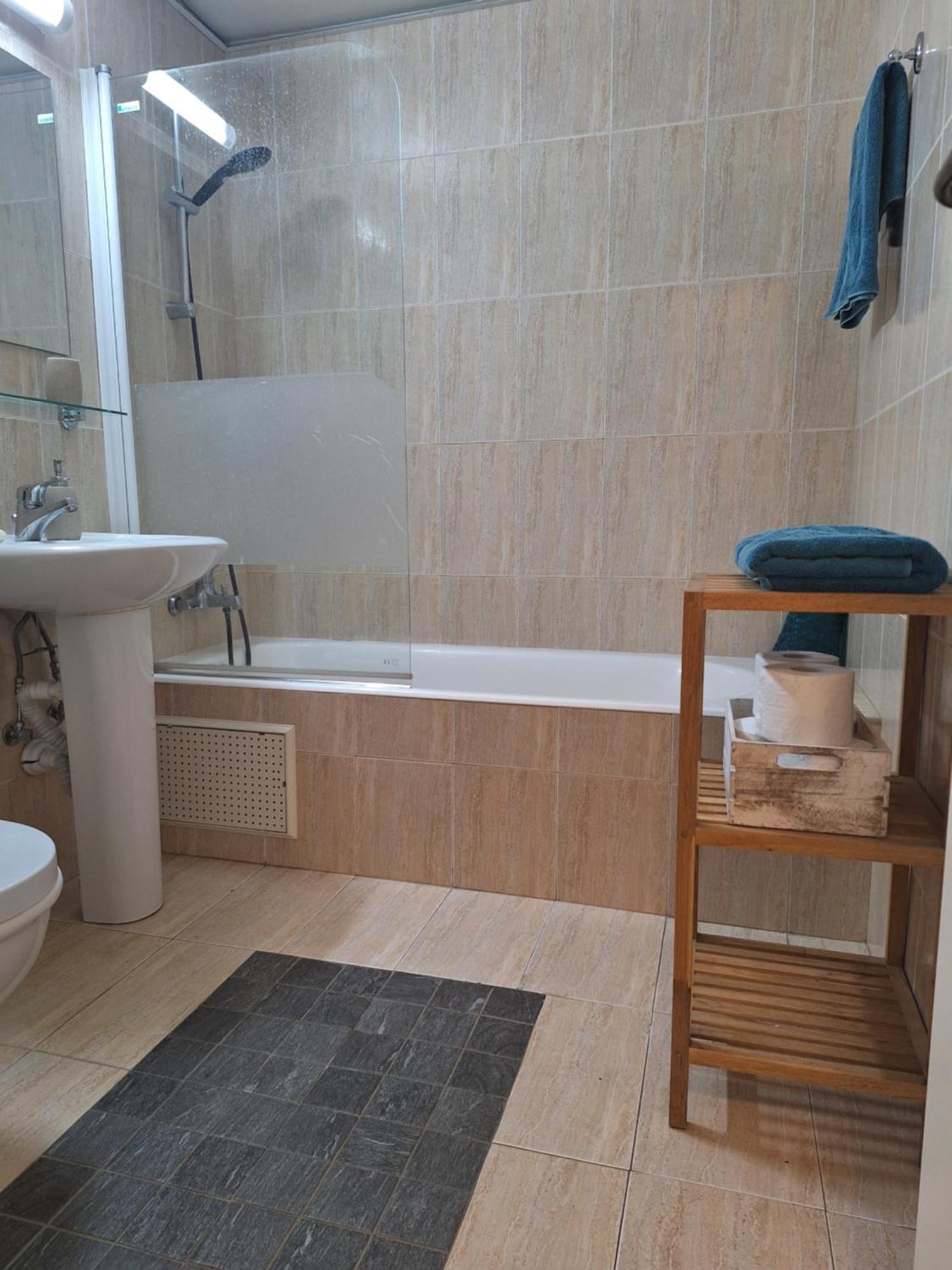 Queens Gardens By The Sea, Pool And Mall Apartament